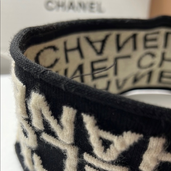 CHANEL Black and Cream Headband - Picture 12 of 17
